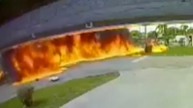 Khoanh khac hai hung may bay roi trung oto, bien thanh 