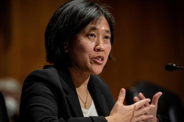 Tiếp đến, ngày 29/3, Mỹ thông báo đình chỉ mọi hoạt động thương mại với Myanmar. Đại diện thương mại Mỹ Katherine Tai tuyên bố đình chỉ Thỏa thuận khung về Thương mại và Đầu tư được Washington và Nay Pyi Daw ký kết năm 2013, đồng thời nói thêm rằng hoạt động giao thương giữa hai nước sẽ chỉ được nối lại khi chính phủ dân sự được khôi phục tại Myanmar. Ảnh: Reuters. 