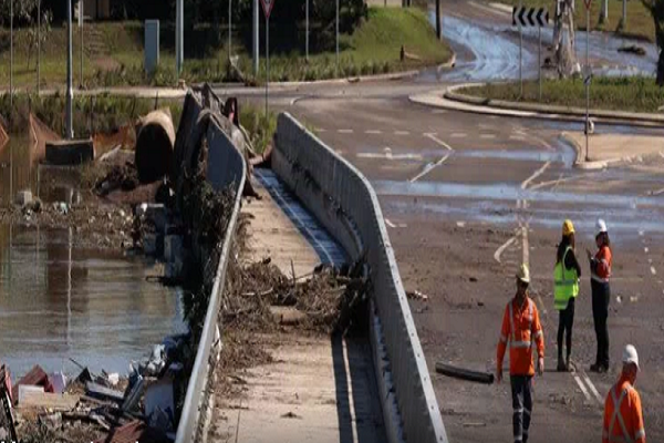 Canh nguoi dan Australia don “bai chien truong” sau tran lut lich su-Hinh-5