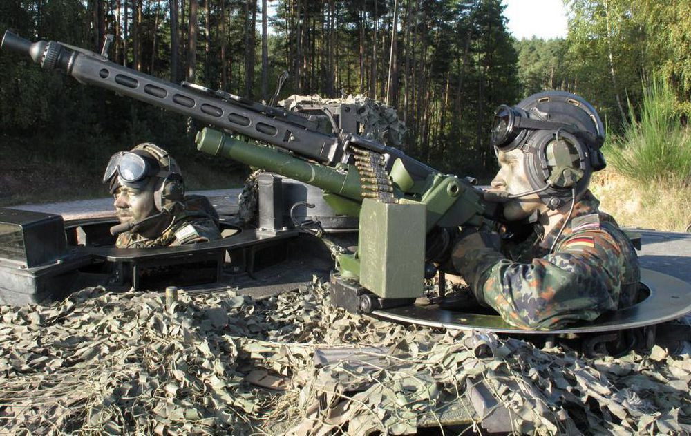 Súng máy hạng nhẹ MG3 có khối lượng cơ bản 10,5 kg; chiều dài tổng thể 1.225 mm; nòng dài 565 mm. Hầu hết các thành phần làm từ thép tấm ép lại với nhau.