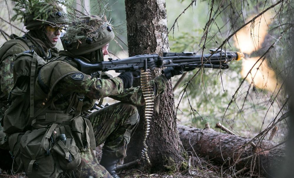 Nòng súng được rèn nguội bằng thép tốt, bên trong mạ chrome chống mài mòn, nòng có 4 rãnh xoắn về phía phải với chu kỳ 305 mm. Ngoài ra nòng súng cũng dùng nòng đúc đa giác thay vì rãnh xoắn thông thường. Điều này giúp súng bắn chính xác hơn, độ tản mát đạn giảm xuống thấp nhất.