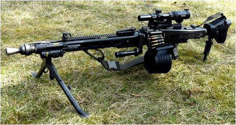 Năm 1968, súng tiếp tục được cải tiến hoàn thiện và lúc này được định danh chính thức là MG3. Hãng Rheinmetall chịu trách nhiệm sản xuất để cung cấp cho quân đội Tây Đức cũng như các đồng minh NATO.