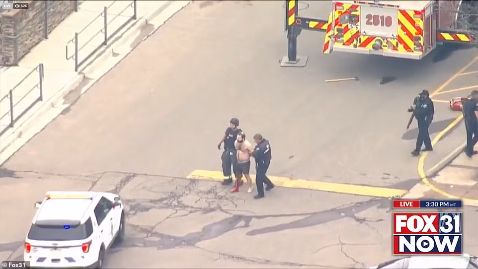 Toan canh xa sung kinh hoang trong sieu thi o My, nhieu nguoi chet-Hinh-3