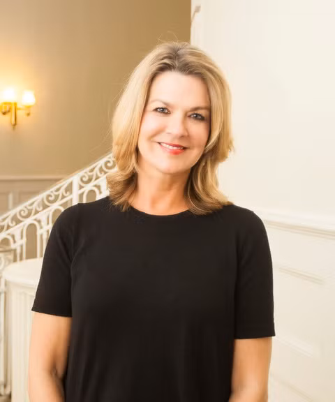 Tuy nhiên, người phát ngôn của Thống đốc Cuomo phủ nhận cáo buộc từ bà Hinton, theo NBC New York. Ảnh: Observer.