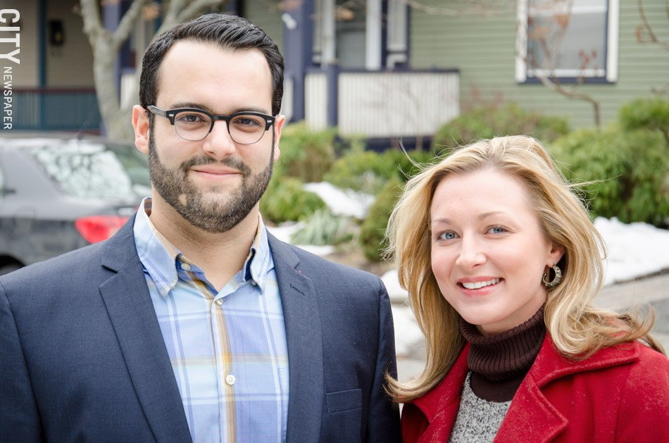 Ông Cuomo gọi cô là "người yêu" và hỏi cô đã có bạn trai chưa, cô Liss kể lại với Wall Street Journal. Liss cho biết Cuomo chạm lưng cô trong sự kiện, một lần hôn tay cô và hỏi cô có đang hẹn hò hay không. "Hành động đó thực sự không phù hợp trong bất kỳ bối cảnh nào", Liss nói. Ảnh: RCN.