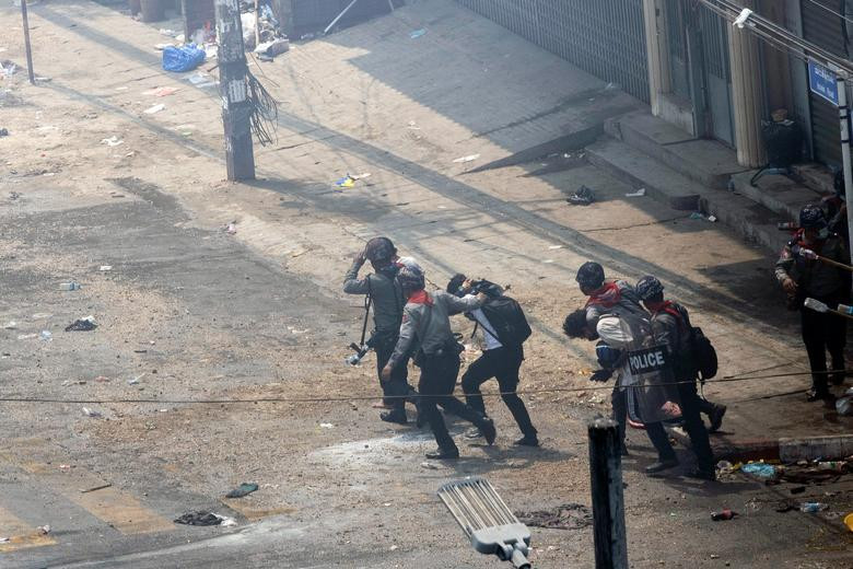 Bộ Ngoại giao Mỹ ngày 1/3 cảnh báo chính quyền quân sự Myanmar rằng Washington sẽ có thêm hành động nếu các lực lượng an ninh Myanmar tiếp tục gây thương vong cho những người không có vũ trang. Ảnh: Reuters.