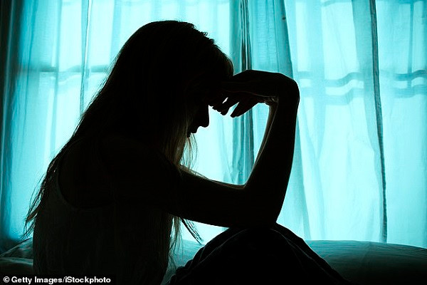 Thieu nu bi chuoc thuoc me, cuong buc tap the suot 8 ngay