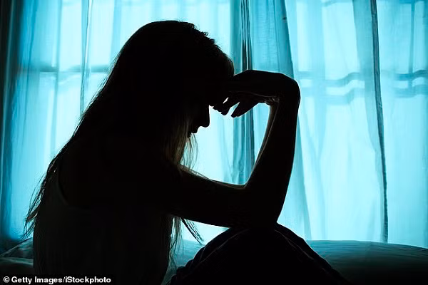 Thieu nu bi chuoc thuoc me, cuong buc tap the suot 8 ngay