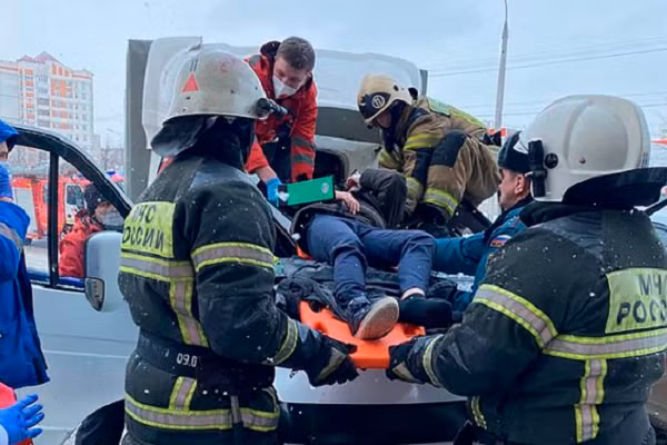 Roi tu tang 23, be trai 11 tuoi thoat chet ky dieu