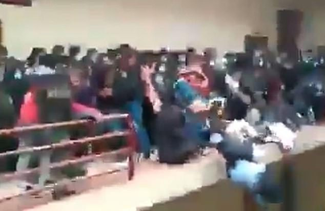 Cảnh sát trưởng Bolivia Jhonny Aguileru nói với các phóng viên rằng các sinh viên tử vong vì "đa chấn thương". Ảnh: Daily Mail.