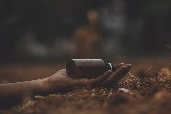 Chi bo tron theo nguoi yeu, em gai uong thuoc doc tu tu