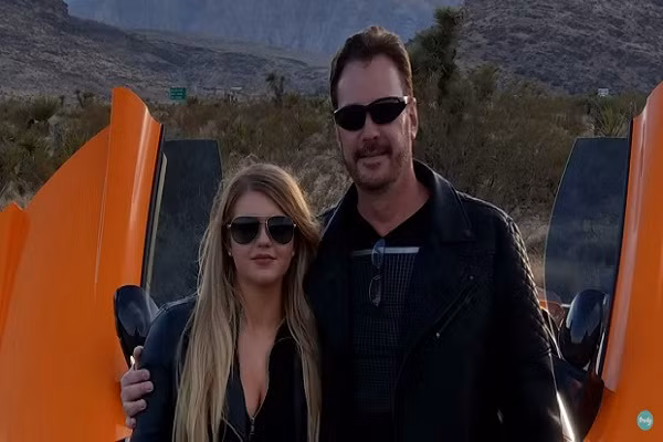 Chuyen tinh cua cap doi chenh nhau 32 tuoi bi nham la bo con