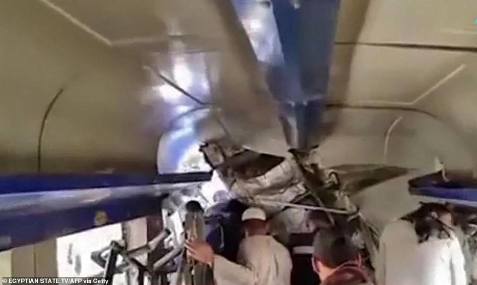 Thủ tướng Ai Cập Mostafa Madbouly đã chủ trì một cuộc họp để chỉ đạo công tác cứu hộ.