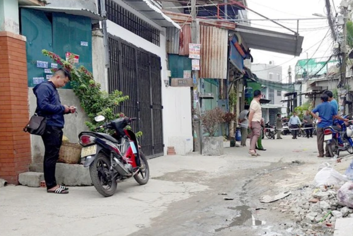  Sát hại mẹ ruột vì bị la mắng: Do không có việc làm, hay tụ tập bạn bè nên thường xuyên bị mẹ la mắng, sáng 30/3/2023, do không kìm chế được nên Lê Văn Vàng (SN 1989, ngụ quận 12, TP HCM) đã dùng dao sát hại mẹ mình là bà P.T.M.N (SN 1968) rồi vứt các phần thi thể xung quanh nhà. Khi công an tới, Vàng đã dùng dao chống trả buộc các chiến sĩ phải bắn vào chân để khống chế và đưa về trụ sở.