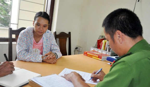 Từ lời khai của Then, cơ quan chức năng xác định, khoảng tháng 6/2019, trong quá trình nhận công trình xây dựng, anh T. và chị Then quen biết nhau rồi nảy sinh quan hệ tình cảm. 2 tháng sau, trong một lần đi khám, Then được bác sĩ thông báo mắc bệnh lậu, lây qua đường tình dục. Do chồng đi lao động nước ngoài, nên Then nghĩ anh T. là người đã lây bệnh cho mình. 