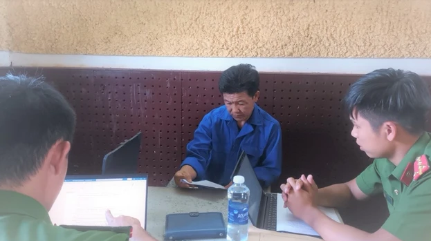  "Nổ" quen biết nhiều lãnh đạo, lừa chạy án 670 triệu đồng: Trần Huy Hoàng (SN 1983, ngụ TP Dĩ An, tỉnh Bình Dương) sau khi biết được chồng bà H'D. (ngụ huyện Đắk Glong, tỉnh Đắk Nông) bị Công an TP Gia Nghĩa, tỉnh Đắk Nông bắt giữ về hành vi mua bán trái phép chất ma túy, Hoàng đã tới lừa đảo chạy án. Hoàng đưa ra thông tin gian dối là quen biết nhiều lãnh đạo từ trung ương đến địa phương và có thể lo cho chồng bà H'D. được tại ngoại. Đồng thời, khi xét xử sẽ xin "trắng án" hoặc nếu có phải đi tù cũng chỉ có mức án từ 9 tháng đến 1 năm. Tin tưởng, bà H'D. đã đưa cho Hoàng tổng cộng 670 triệu đồng. Ngày 12/3, Công an tỉnh Đắk Nông đã khởi tố, bắt tạm giam Hoàng. 