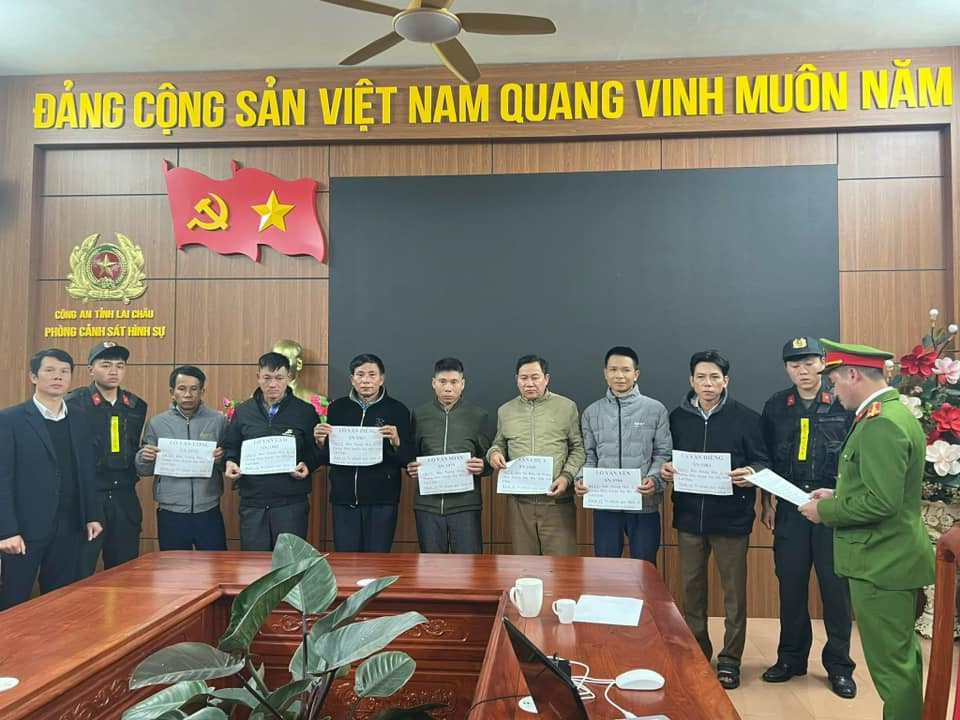 Bat 7 doi tuong khai thac vang trai phep khien 1 nguoi chet