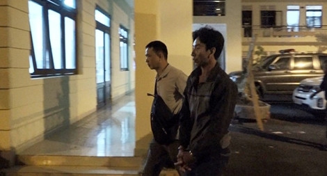 Rạng sáng 28/11, tổ công tác tới địa bàn xã Tân Điền, huyện Gò Công Đông, tỉnh Tiền Giang và nhanh chóng triển khai lực lượng bao vây, ém quân xung quanh một đìa tôm, nơi được cho là Nguyễn Phước Châu đang làm thuê và ngủ lại qua đêm. Đến 2h30 ngày 28/11, các trinh sát bất ngờ ập vào một căn nhà trong đìa tôm bắt giữ Nguyễn Phước Châu lúc này vẫn còn ngái ngủ. Bị bắt, hắn ngơ ngác, không hiểu vì sao các trinh sát lại lần ra nơi lẩn trốn của mình sau gần 50 ngày gây ra trọng án tại huyện Di Linh.