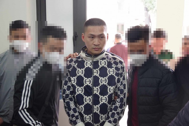  Cất giấu ma túy trong bao gạo: Tháng 11/2023, Công an TP Hải Phòng đã triệt phá đường dây ma túy với thủ đoạn tinh vi. Theo đó, lực lượng chức năng nắm được thông tin các đối tượng sẽ đưa lượng ma túy lớn theo tuyến xe khách Hòa Bình - Hải Phòng và giao đến khu vực cảng thuộc địa bàn TP Hải Phòng để tiêu thụ. Ngày 15/11, tại khu vực lô 3, khu vực xã An Đồng, huyện An Dương tổ công tác phát hiện Nguyễn Phương Việt (SN 1991, trú huyện An Dương, TP Hải Phòng) nhận hàng đã lập tức khống chế, bắt quả tang. Thu giữ tại chỗ 1 bánh heroin và 1 kg ma túy tổng hợp được ngụy trang cất giấu trong một bao gạo. 