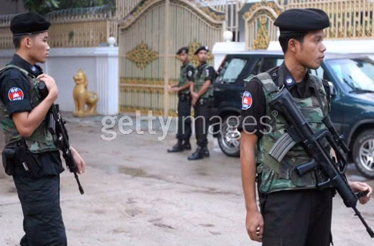 Cũng có khả năng, Trung Quốc còn viện trợ hoặc bán súng trường tấn công QBZ-97A (biến thể của QBZ-95 dùng cỡ đạn 5,56mm, tích hợp chế độ bắn điểm xạ 3 viên) cho Campuchia trang bị cho Đội đặc nhiệm 911.