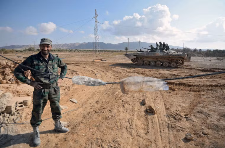 Để làm nên điều kỳ diệu đó phải kể đến công sức của hàng nghìn binh sĩ Quân đội Syria đang ngày đêm canh giữ, bảo vệ căn cứ không quân Hama.