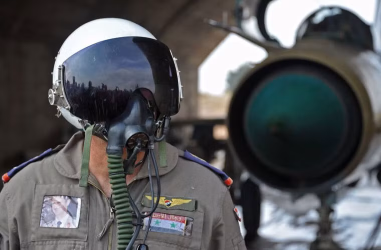 Dẫu cho căn cứ luôn trong vòng lửa đạn phiến quân IS nhưng phi công máy bay chiến đấu Syria vẫn vững tin vào chiến thắng không còn xa.