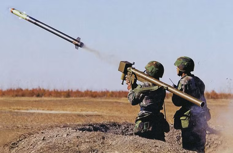 Theo một số nguồn tin, Campuchia lần đầu công khai sự xuất hiện của tên lửa vác vai FN-6 trong chương trình phóng sự về xung đột Thái Lan - Campuchia năm 2008 của đài truyền hình quốc gia TVK công chiếu ngày 25/6/2009.