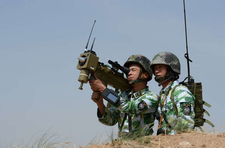 Toàn tổ hợp FN-6 có trọng lượng khoảng 16kg, đạn tên lửa trong ống phóng dài 1,49m, đường kính thân 0,072m (trọng lượng không được tiết lộ), lắp một tầng động cơ rocket nhiên liệu rắn cho tầm bắn 500m tới 6km (trong khi Igla của Nga chỉ là 5,2km), độ cao hạ mục tiêu từ 15m đến 3,5km.