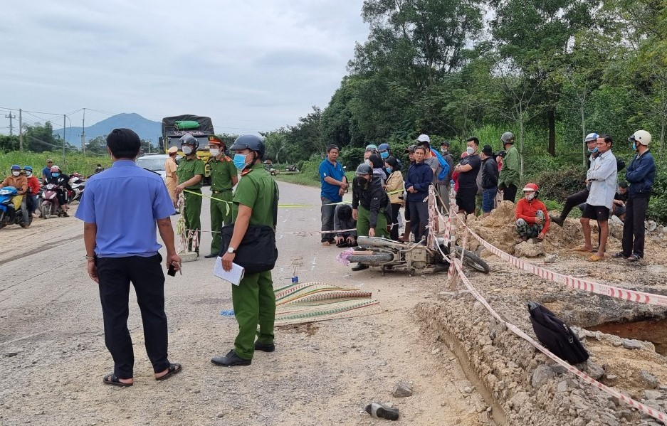 Vu TNGT tai QL19 khien mot co giao thiet mang: Trach nhiem don vi thi cong?-Hinh-3