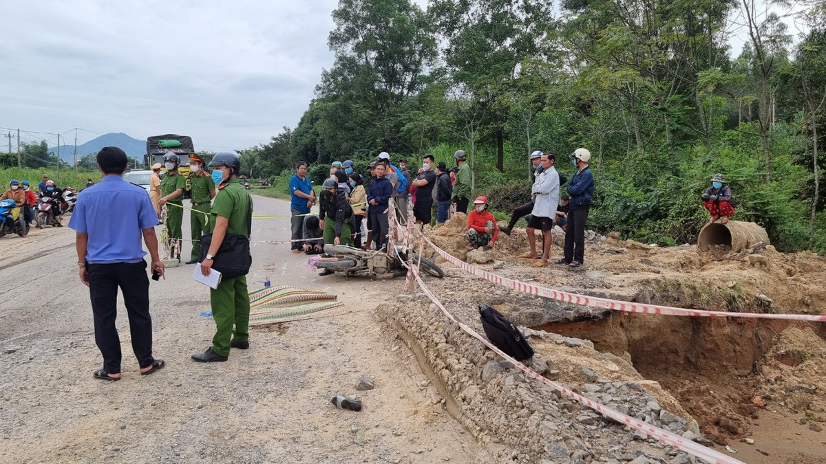 Binh Dinh: Va cham voi xe dau keo, mot phu nu tu vong