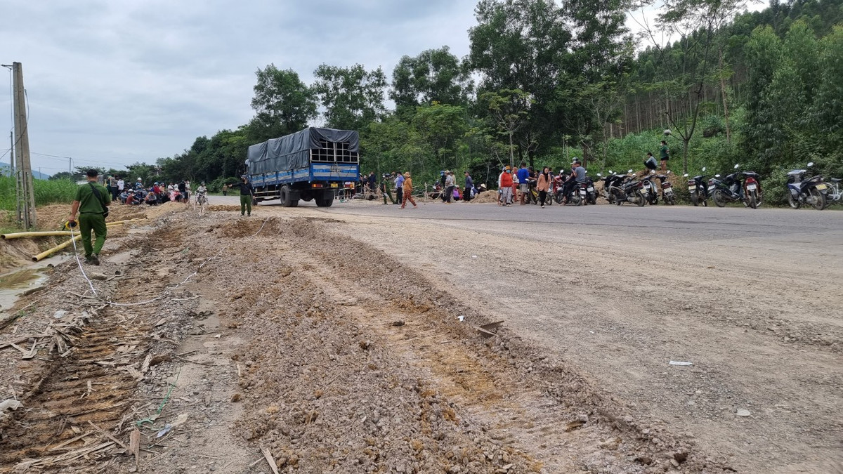 Binh Dinh: Va cham voi xe dau keo, mot phu nu tu vong-Hinh-2