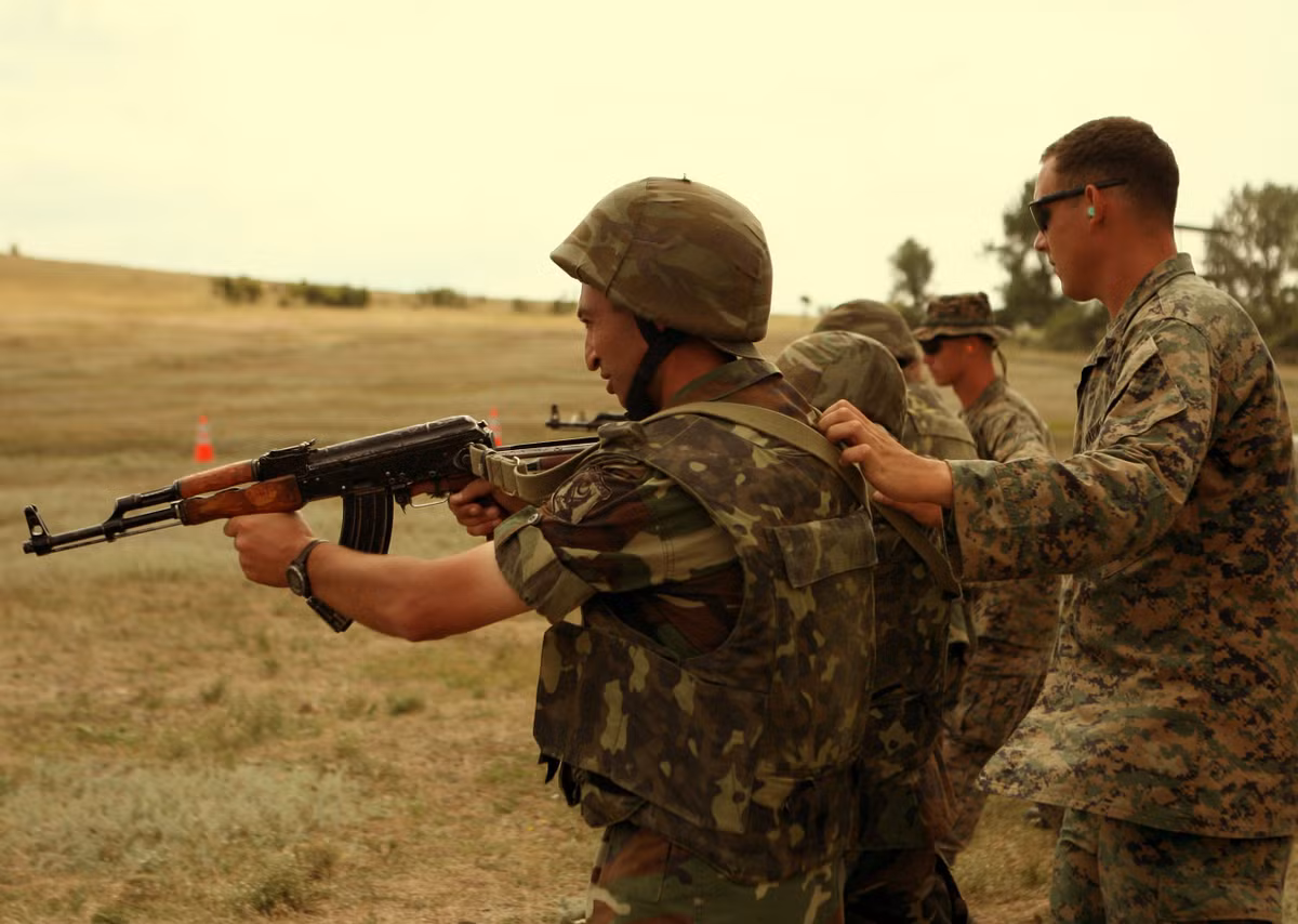 Nga có thể thay đổi sự liên kết bằng cách đứng về phía Armenia. Nhưng vì một số lý do, Điện Kremlin sẽ không làm điều này. Lý do là bởi lãnh thổ Nagorno-Karabakh vẫn một phần hợp pháp của Azerbaijan.