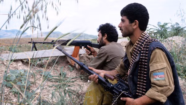 Chính vì vậy, theo các chuyên gia, Nga cần có biện pháp canh phòng chặt chẽ biên giới của mình, hoặc ngăn chặn từ xa bằng cách giữ không cho Cộng hòa Nagorno-Karabakh tự xưng sụp đổ.