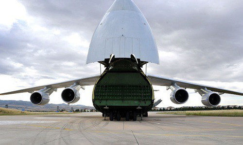 “Thổ Nhĩ Kỳ có thể sẽ sớm tiến hành các vụ thử nghiệm hệ thống tên lửa phòng không S-400 Triumf trên bờ Biển Đen, điều này đã được đưa tin vào hôm 6/10 bởi tờ báo Yeni Akit".