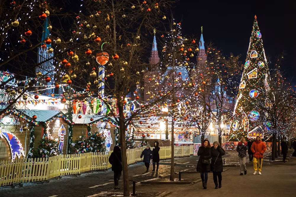 Khung cảnh đèn điện sáng rực rỡ ở Quảng trường Đỏ mừng năm mới. Ảnh Sputnik