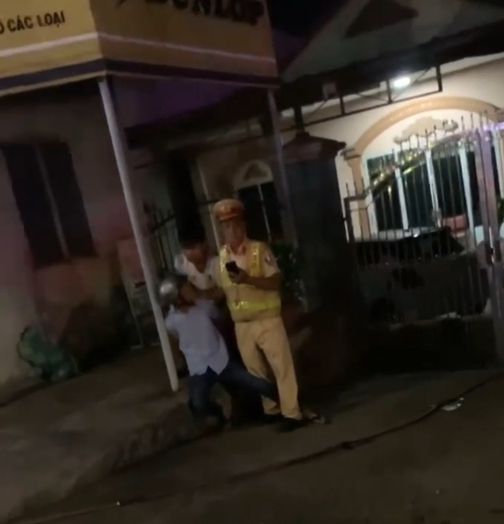 Đồng Nai: Người vi phạm nồng độ cồn rồi đốt xe phạm tội gì Dong Nai: Nguoi vi pham nong do con roi dot xe pham toi gi