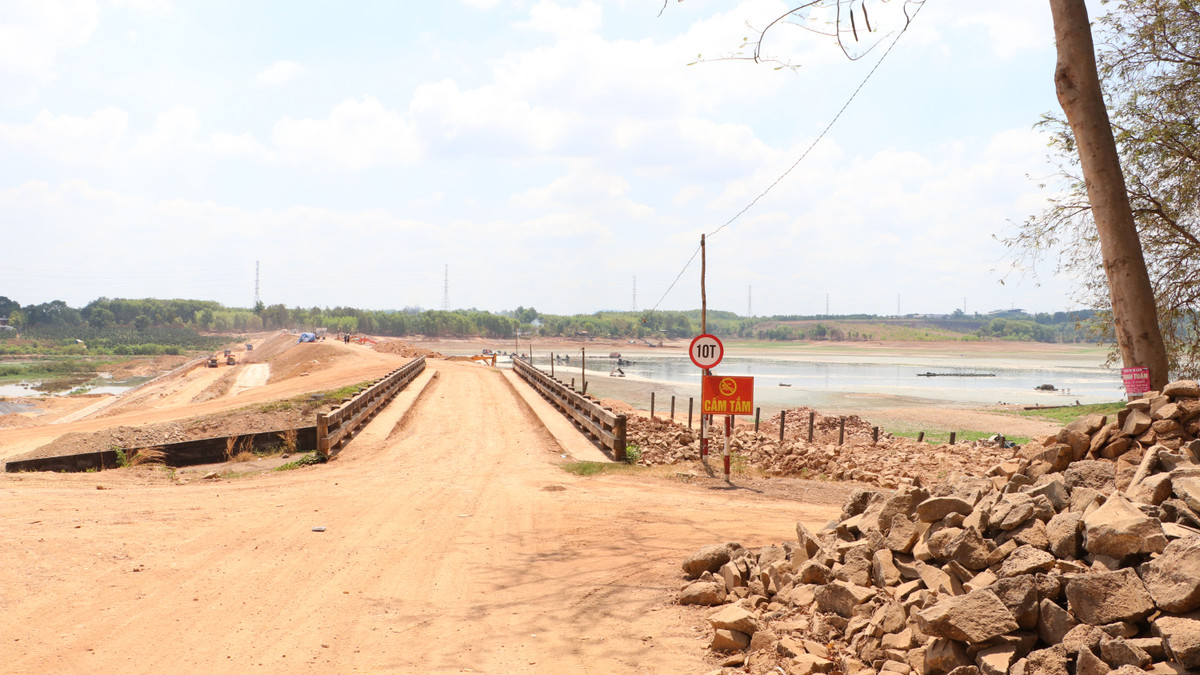 Dong Nai: Hon 200 tan ca chet o ho Song May gay o nhiem-Hinh-5