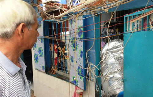 Xe ben can chet 2 ong chau: Tieng khoc xe long!-Hinh-4