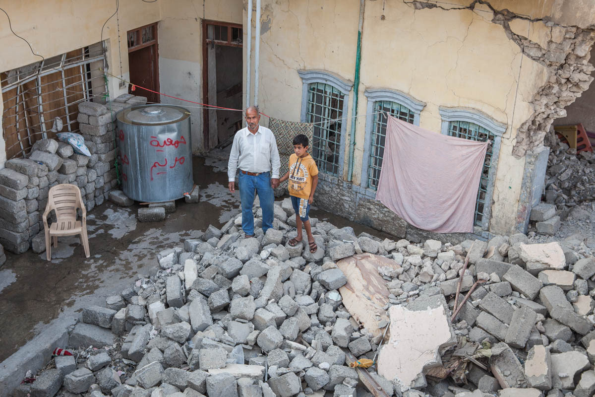 Ông Qathan Ahmed Younis, 55 tuổi, mua nhà năm 1988. “Nó là một ngôi nhà đẹp với tầm nhìn ra sông Tigris. Nhưng nó đã bị phá hủy một nửa trong đợt không kích vào năm 2017”, ông Younis chia sẻ.