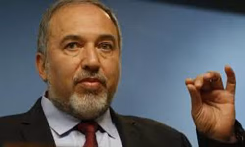 Về đời tư, ông Lieberman đã kết hôn với bà Ella năm 1981. Họ có 3 người con, 2 trai và 1 gái. Ảnh: Al-Manar