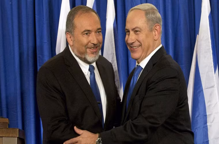 Được biết, trước khi làm Bộ trưởng Quốc phòng Israel năm 2016, ông Lieberman từng đảm nhiệm nhiều vị trí quan trong khác trong bộ máy chính quyền Israel. Ảnh: CBN.