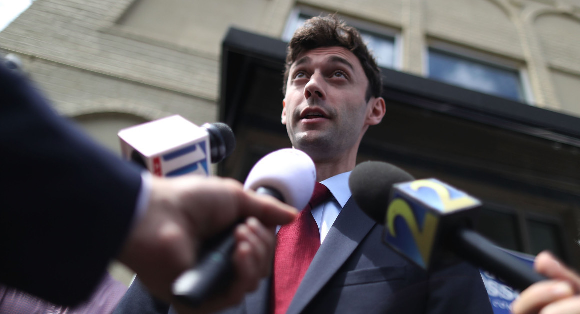 Trong đó, ứng viên Jon Ossoff của Đảng Dân chủ đã quyên góp được nhiều nhất, với hơn 30,4 triệu USD. Ảnh: Politico.