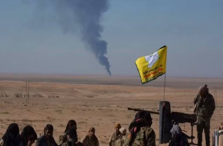 Theo các nhà hoạt động người Kurd, lực lượng SDF đang triển khai quân tới “mặt trận” Tal Abyad (Syria) để bảo vệ thành phố biên giới này trước cuộc tấn công của Ankara có thể sắp diễn ra. Ảnh: Iraqi News