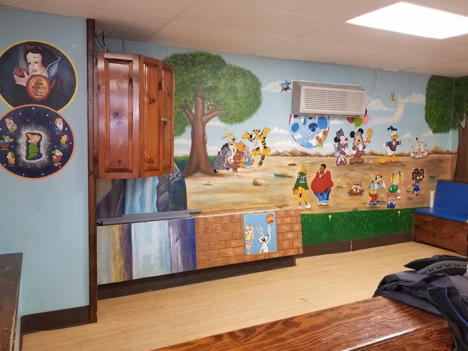 Khu vực dành cho trẻ em trong phòng chờ nhà tù, nơi những người thân ngồi chờ gặp phạm nhân.