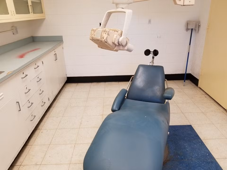 Chiếc ghế còn lại trong phòng y tế, nơi chương trình nổi tiếng Daredevil được quay.