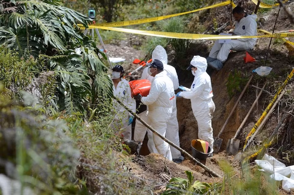 Gần 1/3 dân số Colombia đang sống dưới mức nghèo đói. Và quốc gia này cũng có hai tổ chức bị Mỹ liệt vào danh sách khủng bố.