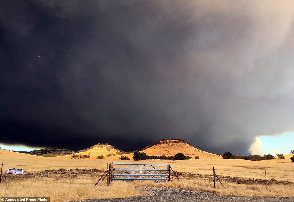 Hai hung canh chay rung o California, 30.000 nguoi so tan-Hinh-5