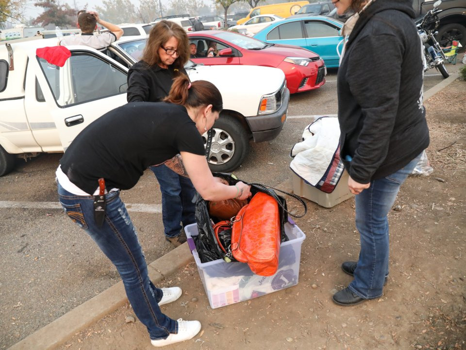 Hầu hết các đồ dùng cần thiết đã đến tay những người chịu ảnh hưởng bởi vụ cháy rừng nhờ công sức của Rabbit và nhiều tình nguyện viên khác.