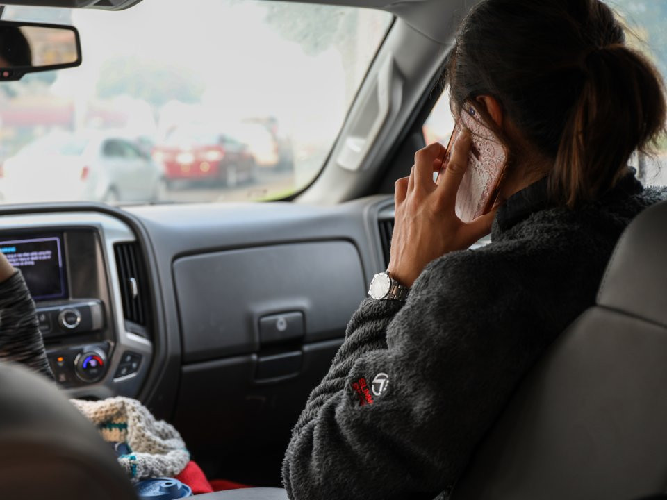 Còn Justice dành thêm thời gian tư vấn cho mọi người các bước và thủ tục họ nên làm sau khi mất nhà cửa để nhận bảo hiểm.