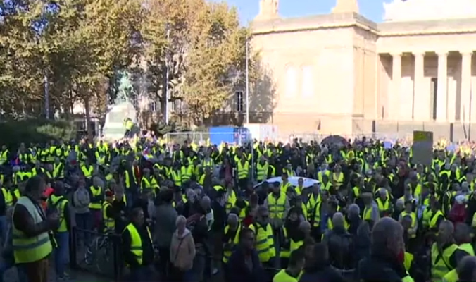 Toan canh bieu tinh du doi o Phap, hang tram nguoi thuong vong-Hinh-11